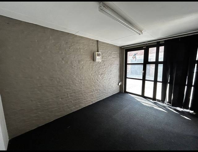 72M² WAREHOUSE TO LET IN EASTGATE